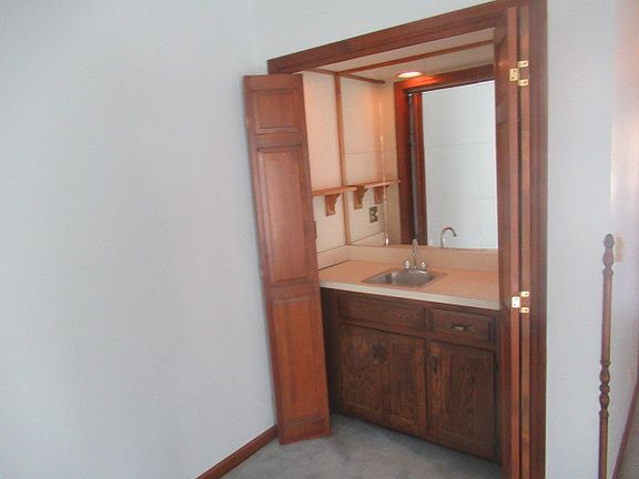 5th image of 596 Windham Ln