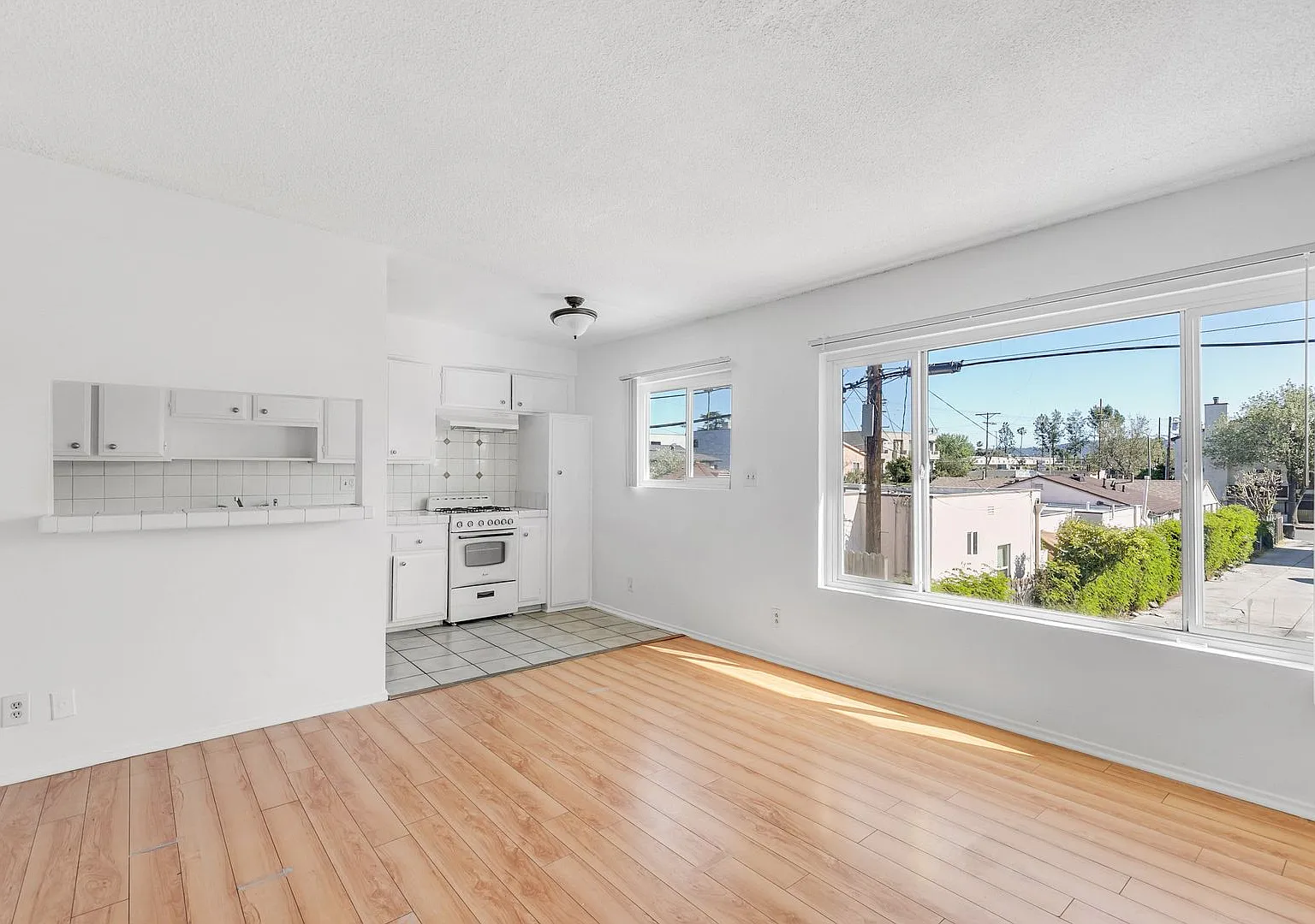14106 Delano Street — Photo 1