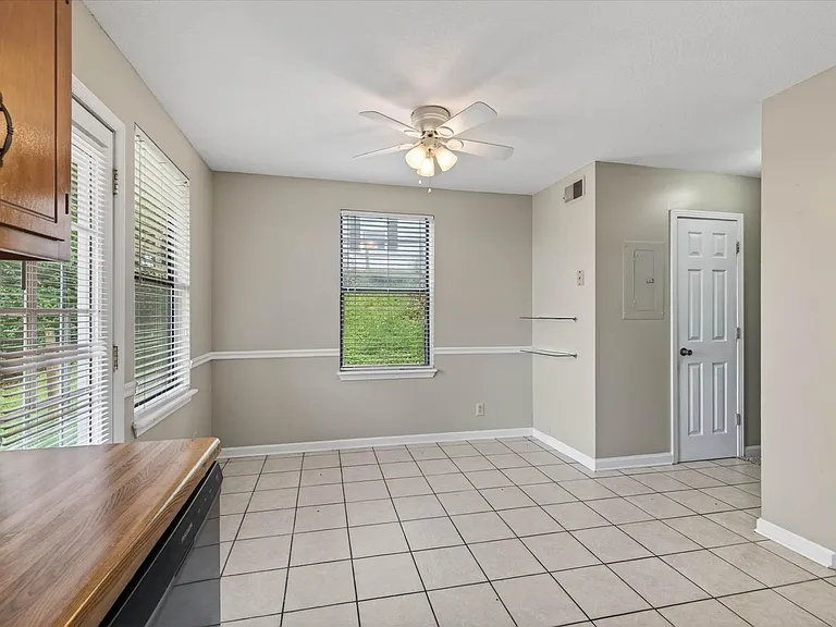 921 Kingsbury Dr #C — Photo 17