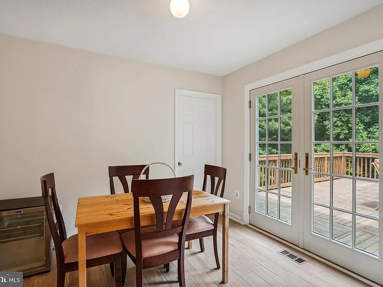 9708 Locust Hill Dr — Photo 20