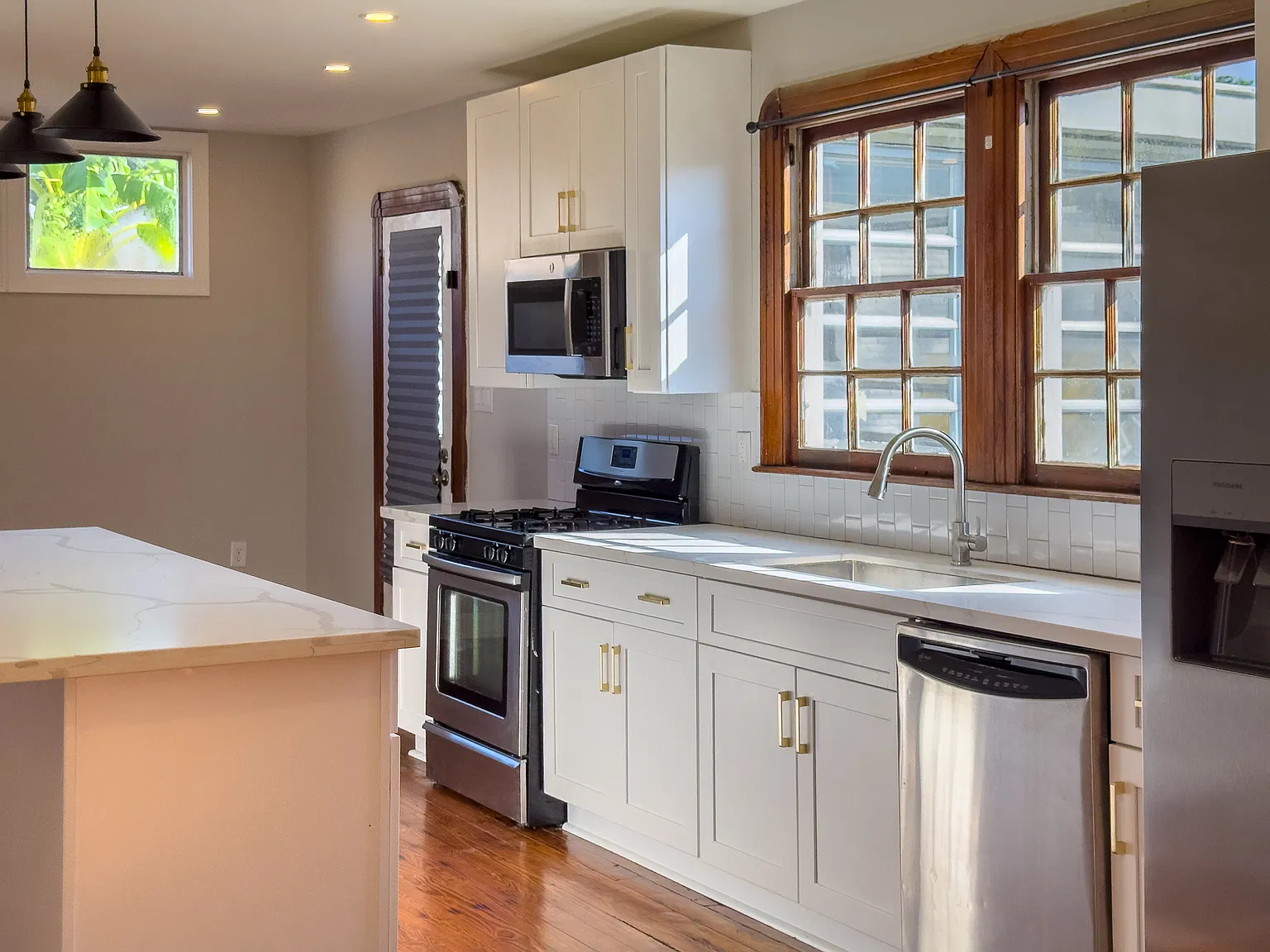 2347 N Claiborne Ave — Photo 3