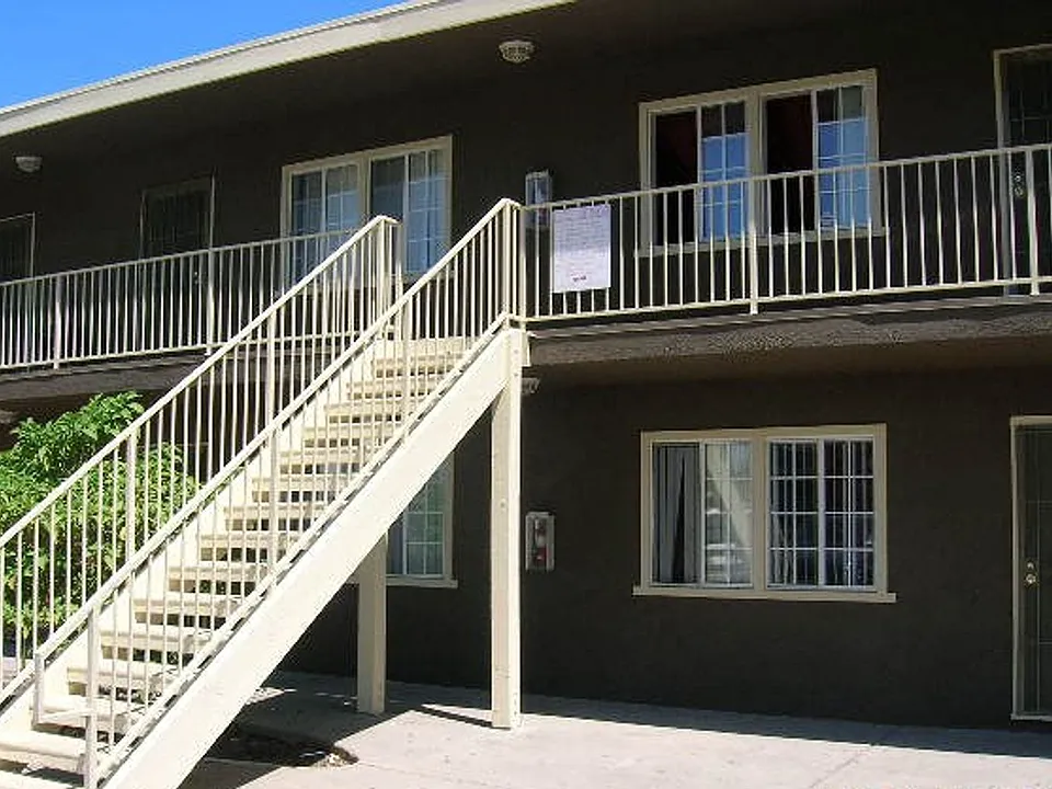 321 W Palais Rd