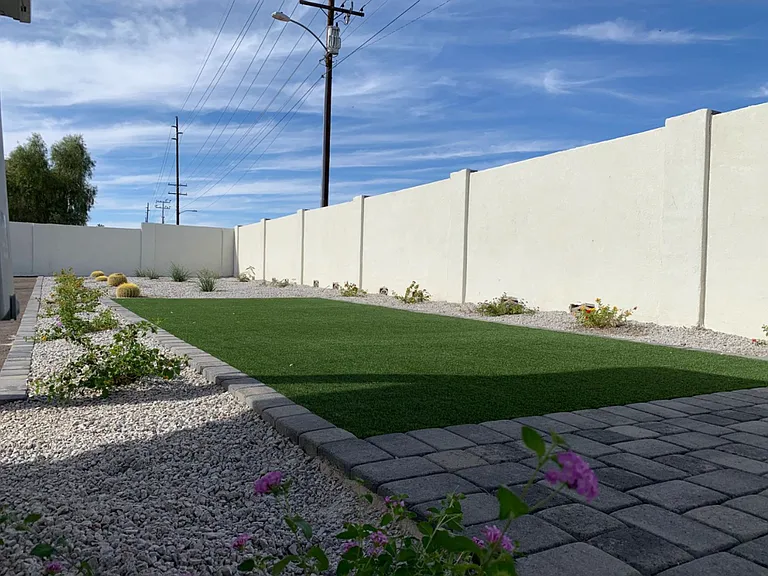 906 E Roma Ave — Photo 59
