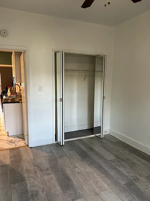 3 bed, 950 sqft, $3,100 — Photo 2