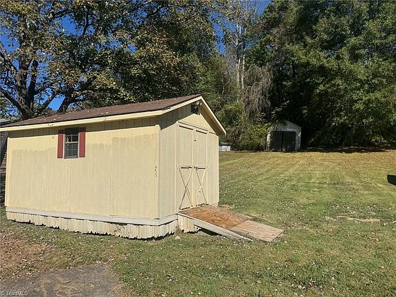 4th image of 256 Brookfall Dairy Rd