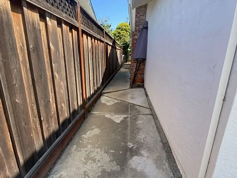 363 Helen Way — Photo 32