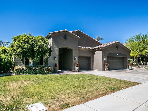2nd image of 712 E Capricorn Way