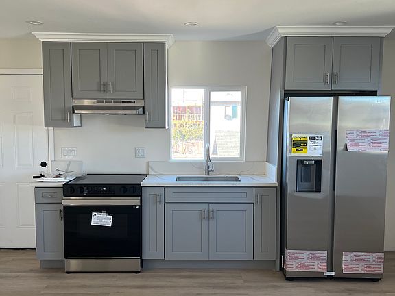2nd image of 708 W 53rd St #710-1/2