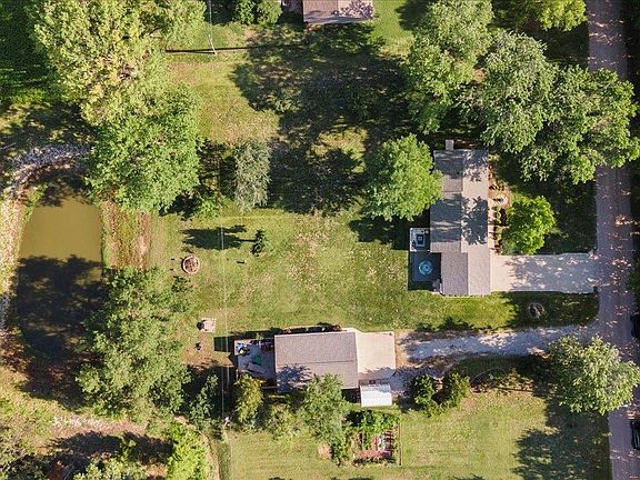 2nd image of 736 N Lakeside Dr