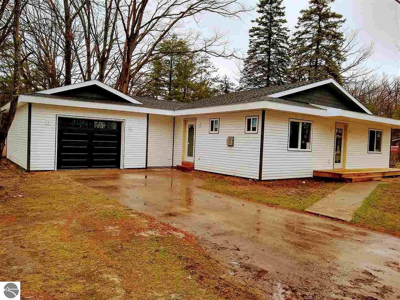 3247 Townline Rd, Traverse City, MI 49686 Zillow