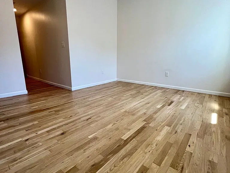 Master St W 2131 — Photo 2