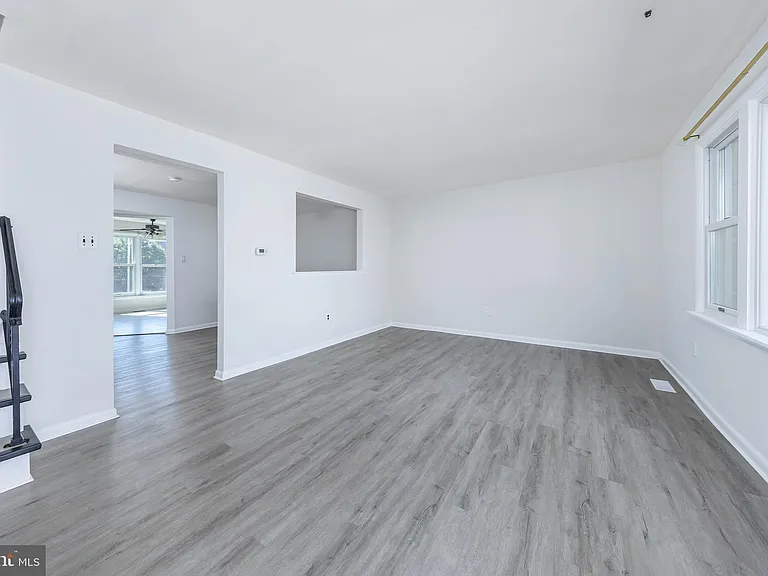 1445 Boxwood Dr — Photo 9