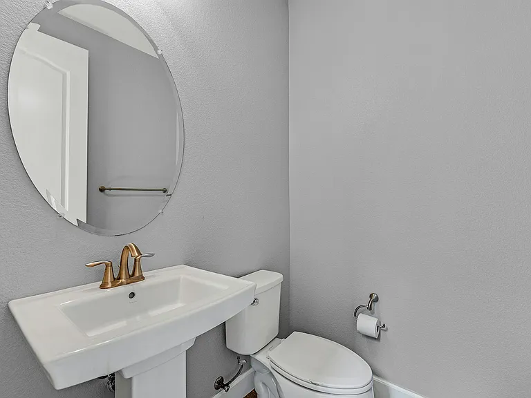 210 Stratus Cmn — Photo 14