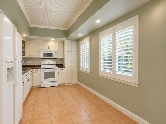 5th image of 3050 NE 48th Ct APT 405