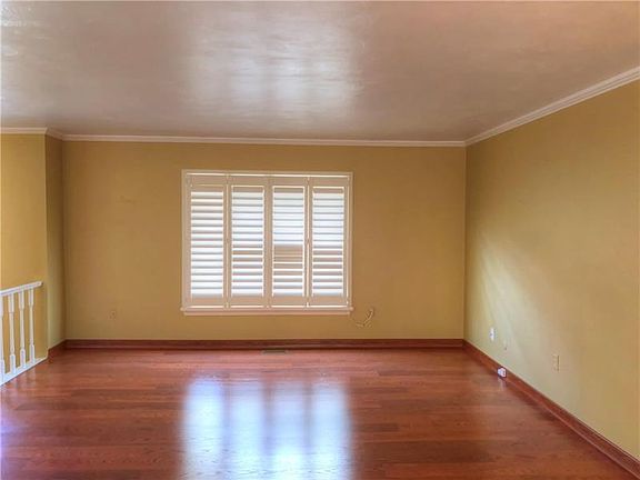 Beautiful plantation shutters give extra light when need and can be adjusted individually giving you lots of options.  Crown mol