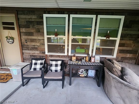 3rd image of 7352 Westview Dr