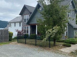10135 Grandview Ln, Hammondsport, NY 14840
