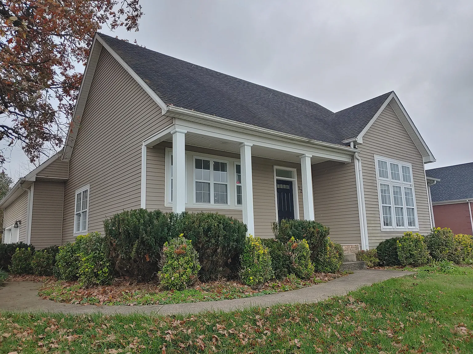 4 bed, 3660 sqft, $2,350 — Photo 2