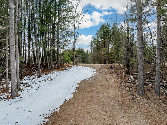 4th image of 2976 River Rd