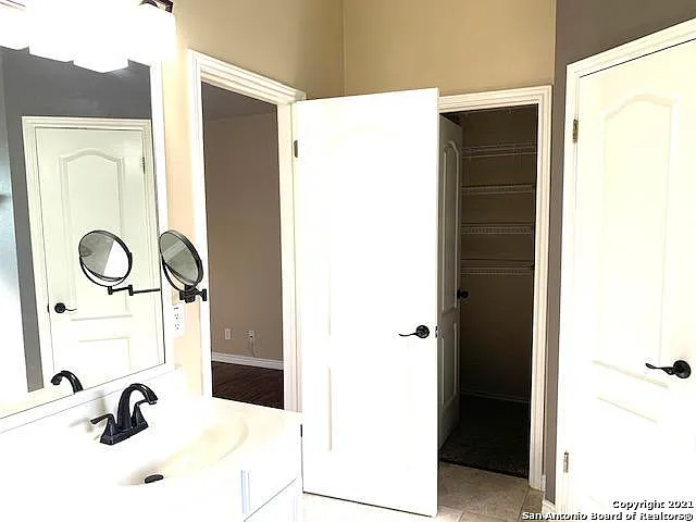 2546 Woodland Village Pl — Photo 11