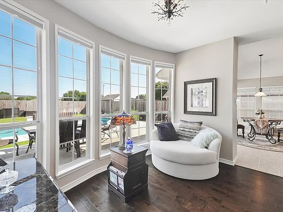 4th image of 2219 Merritt Way