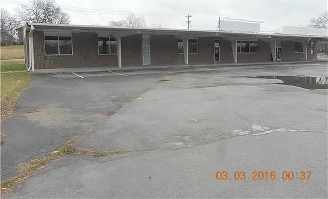 2nd image of 711 Cornersville Rd