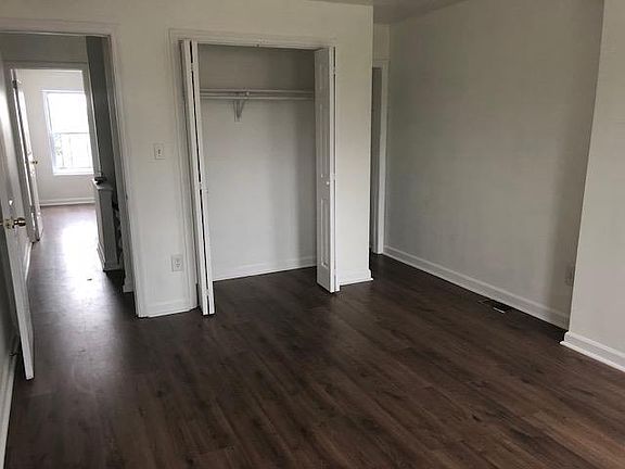 5th image of 1151 N Mount St