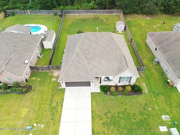 4th image of 15154 Belhaven St