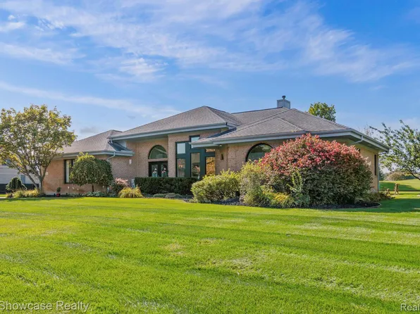 288 Prestwick Trl, Highland, MI 48357