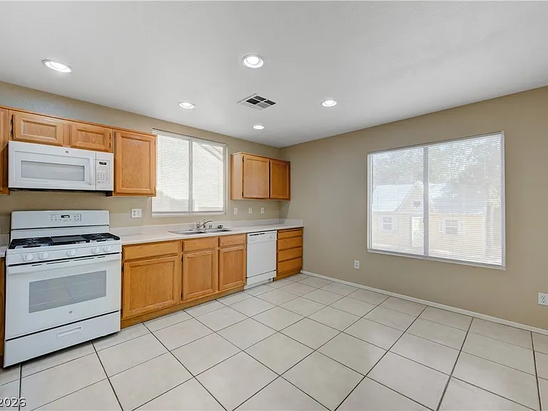 8905 Colorful Pines Ave — Photo 8