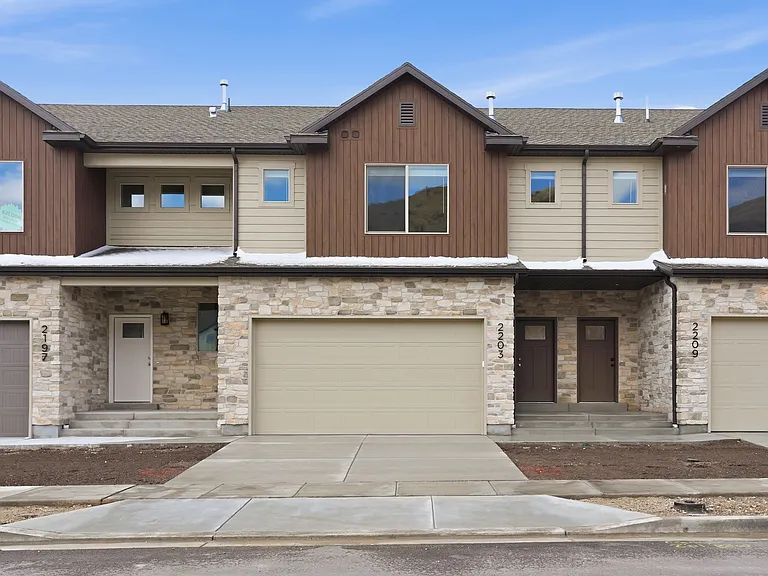 2203 W Swift Fox Dr — Photo 1