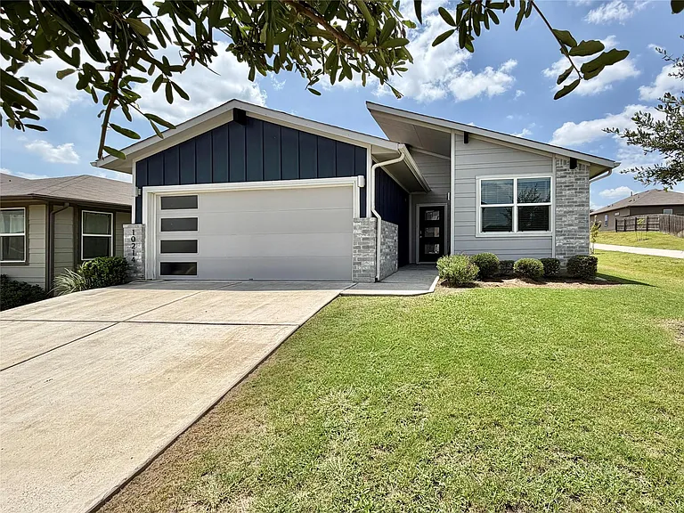 10214 Norshire Ln — Photo 2