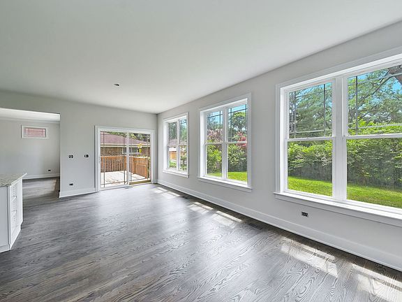 3rd image of 22W517 Tamarack Dr