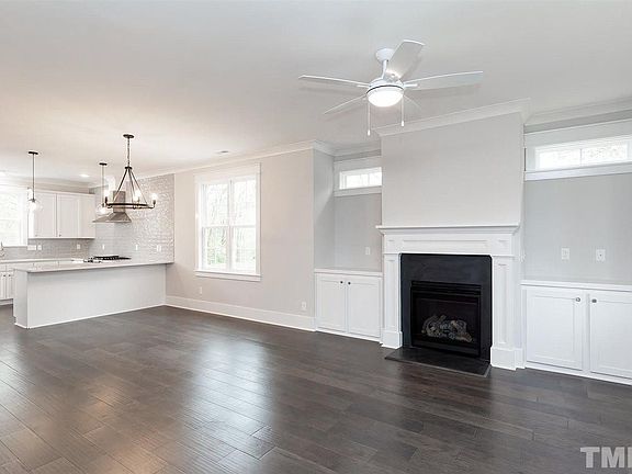 5th image of 305 Newsom St