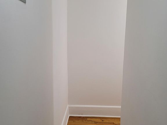 4th image of 952 Sherman Ave