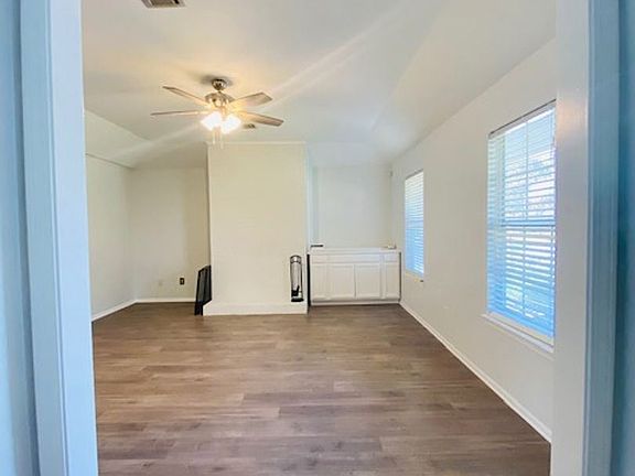3rd image of 118 Briar Green Dr