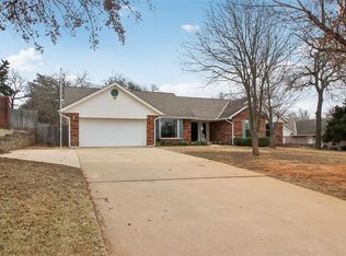 404 Buckboard Ln, Midwest City, OK 73130