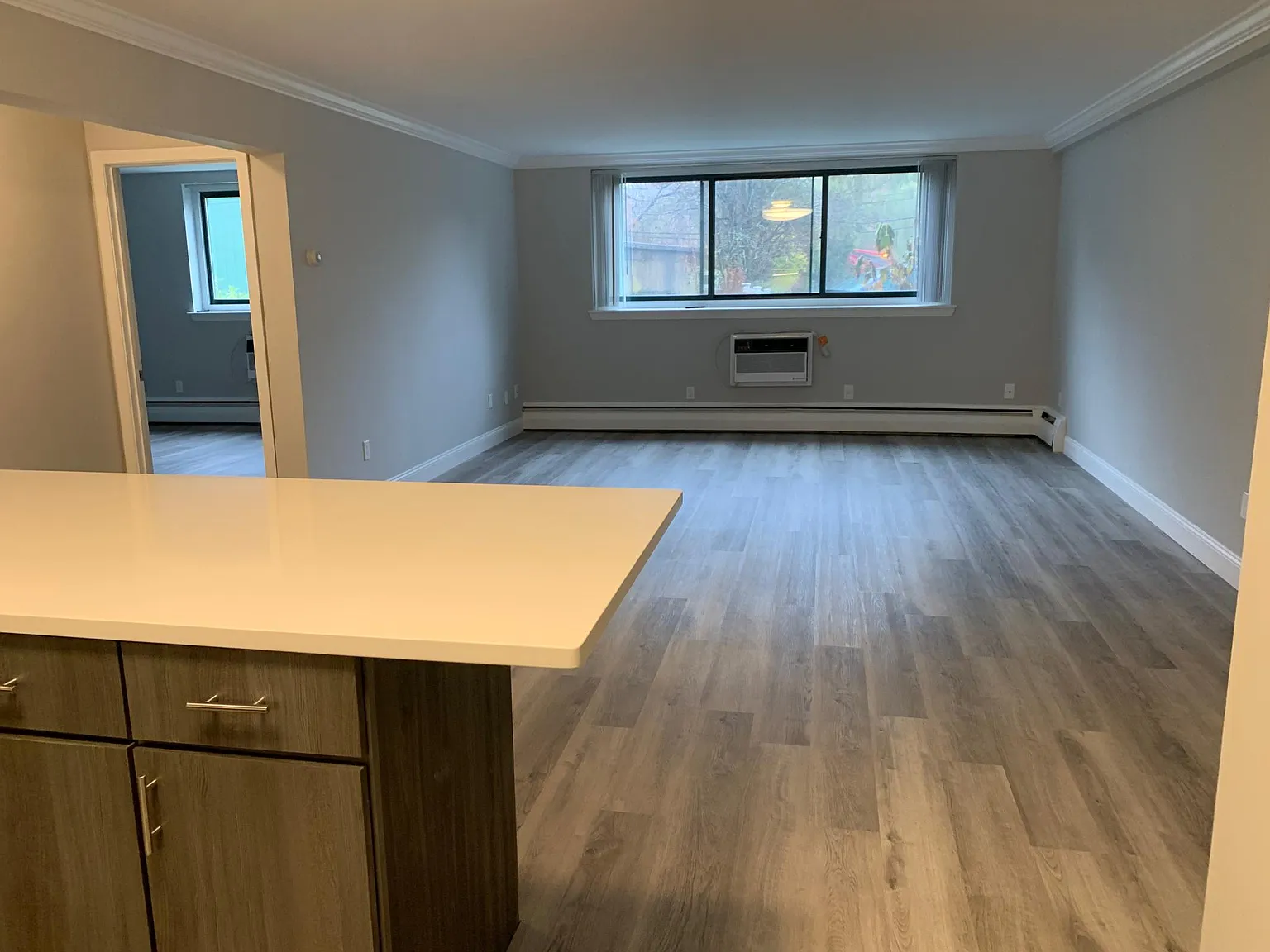 2 bed, 1000 sqft, $3,670 — Photo 3