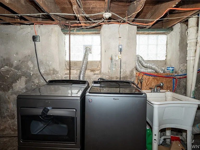 11 Hoyt St — Photo 33