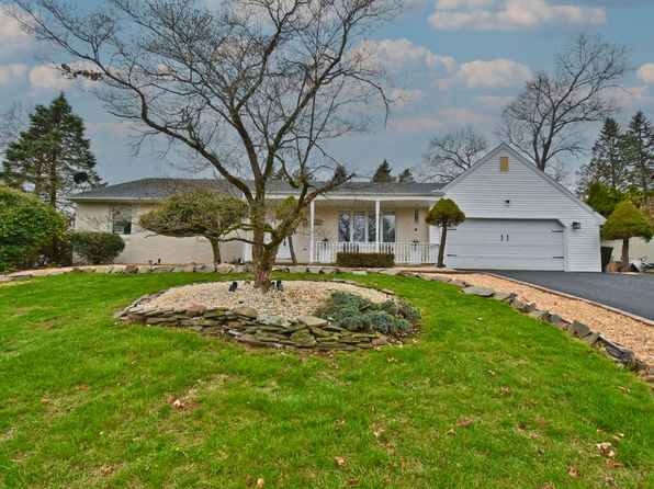 1324 Camelot Dr, Easton, PA 18045