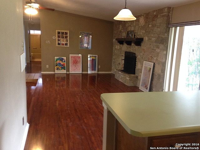 2nd image of 1910 Oakshire St
