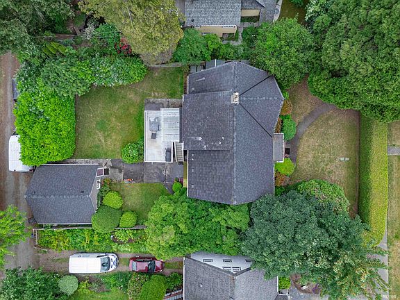 3rd image of 1049 W 33rd Ave