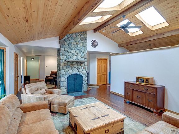 4th image of 673 Mount Evans Blvd