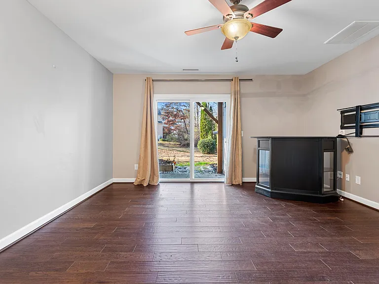 8007 Goldenrain Way — Photo 16