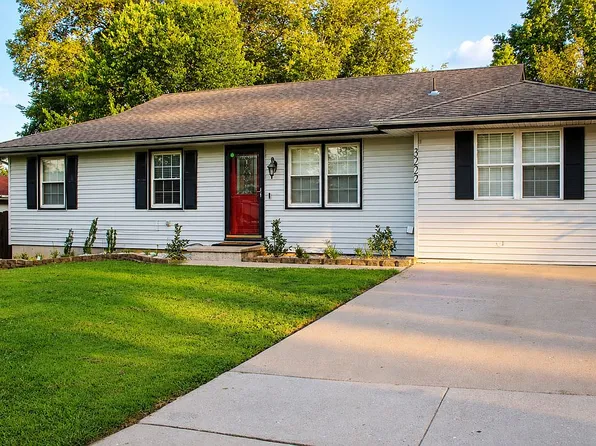 3222 W Olive St, Springfield, MO 65802