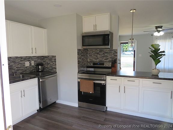 4th image of 2947 Peacock St
