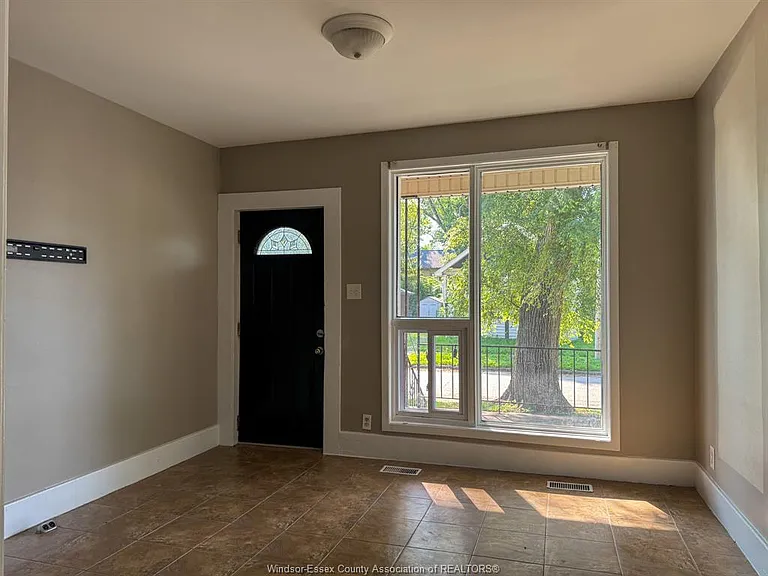 3458 Harris St — Photo 5