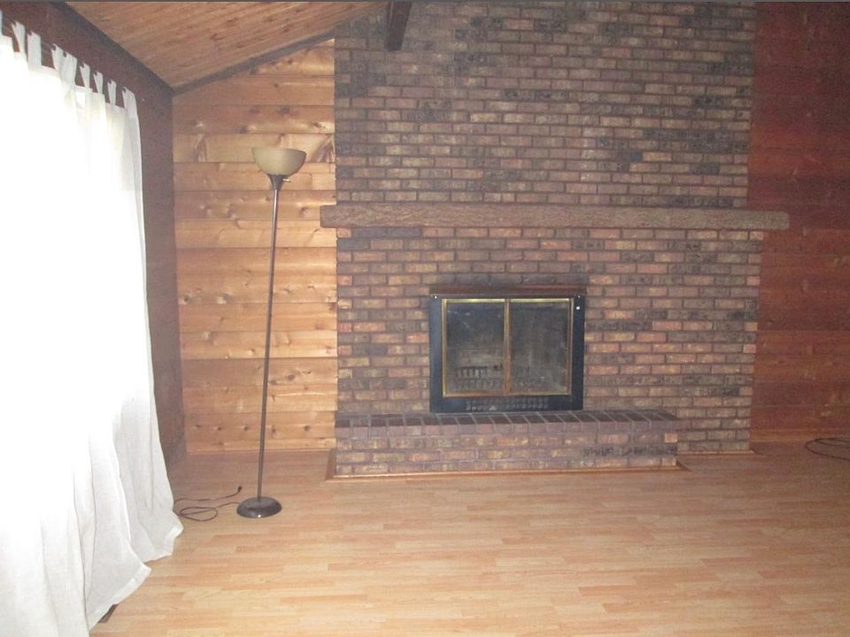 2nd image of 1110 Lealand Rd E