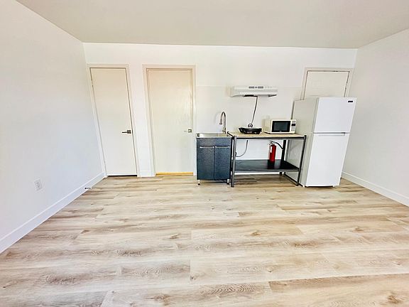 2nd image of 2581 Arvia St