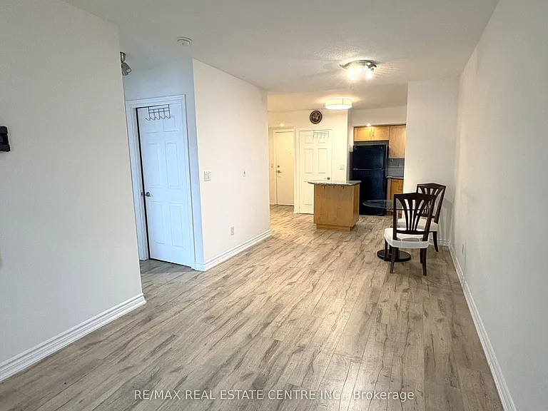 250 Wellington St W #1729 — Photo 6